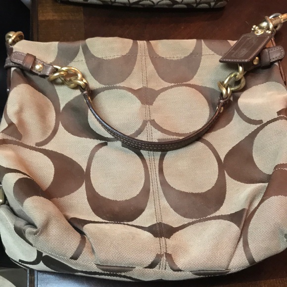 Coach Handbags - Medium size coach bag